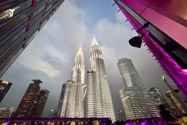 Las Torres Petronas: faros de oriente es el título del fotorreportaje de Cristina Maruri en La Vanguardia