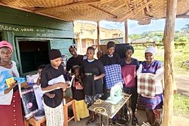 Cristina Maruri promueve una escuela de costura en el orfanato Ligths of Kazinga